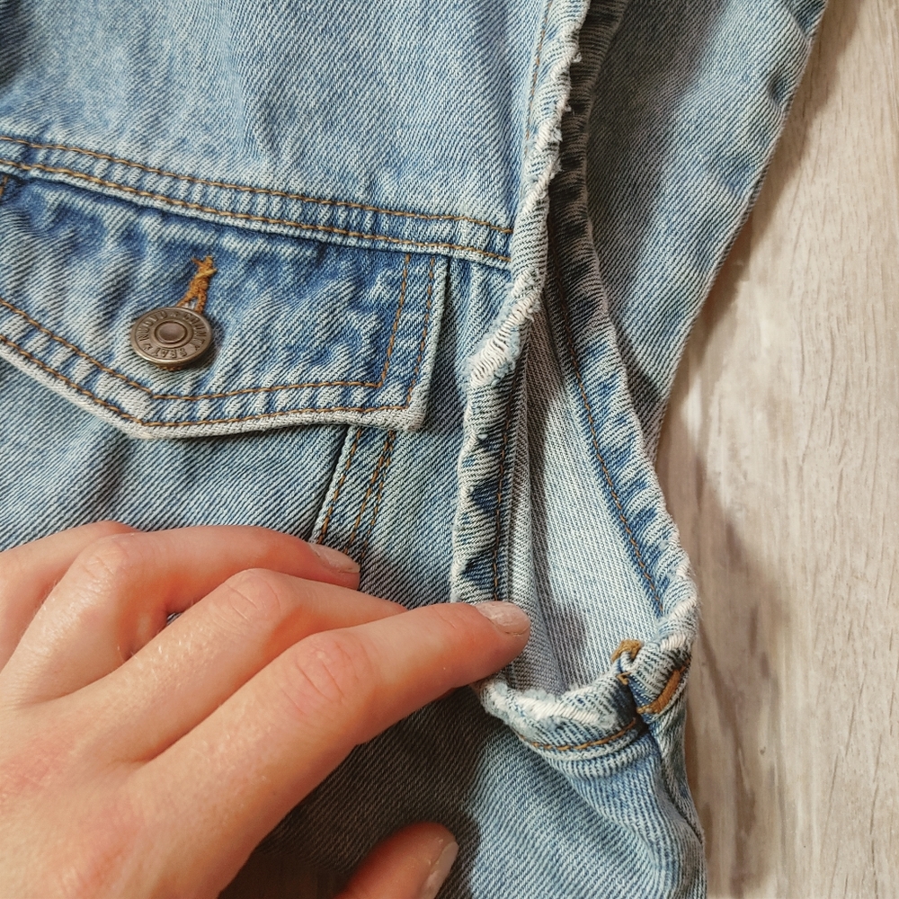 Old jean vest - Picture 6 of 8